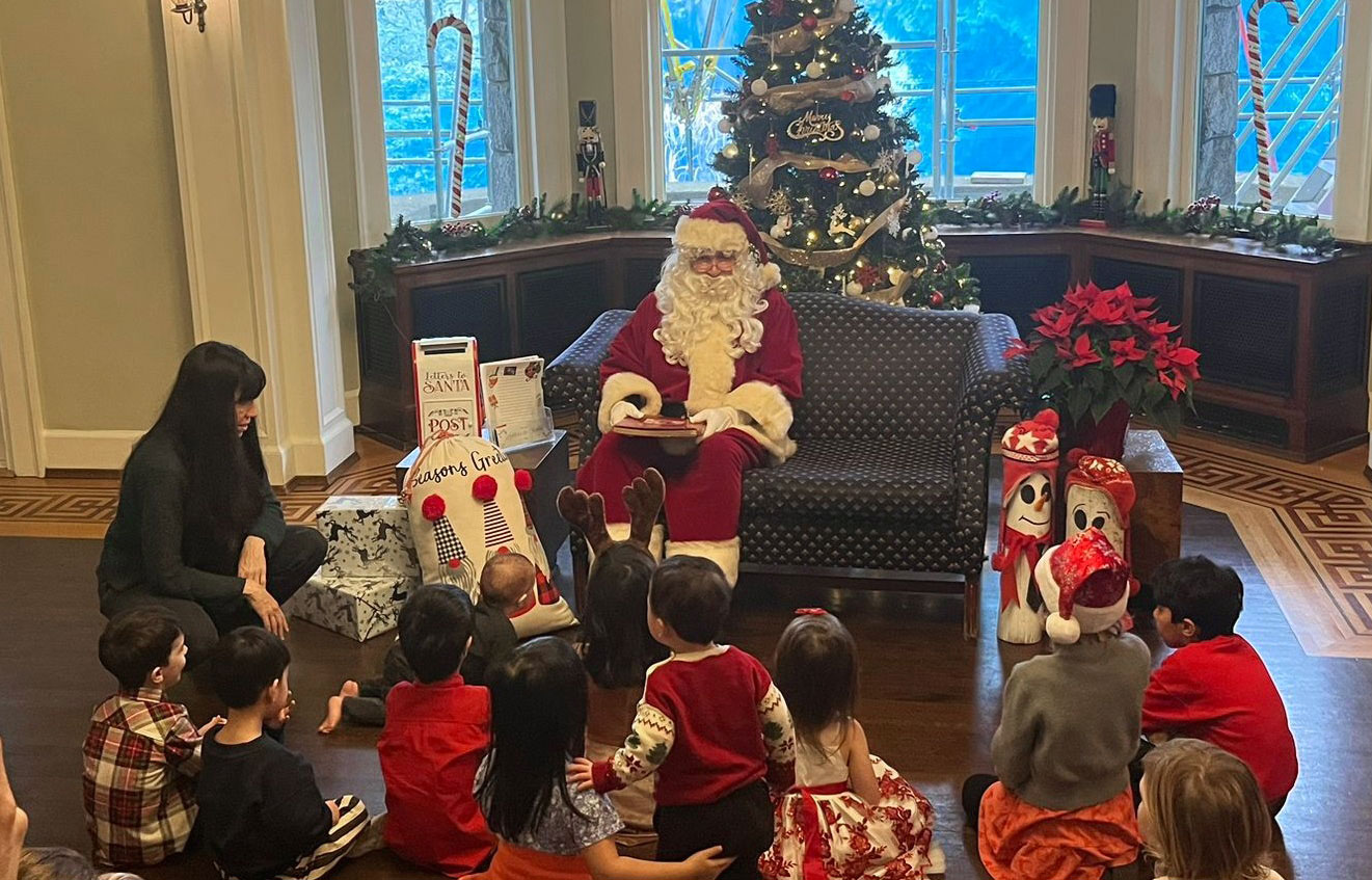Christmas tree with Santa and children